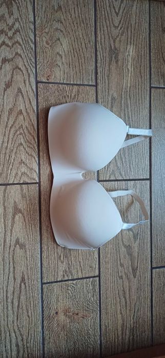 Kremowy biustonosz Secret Possessions w r. 85 E