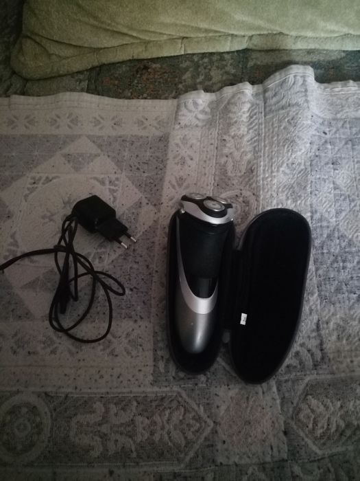 Электробритву PHILIPS на аккумул. недорого.