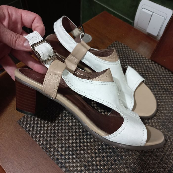 Шкіряні босоніжки майже нові