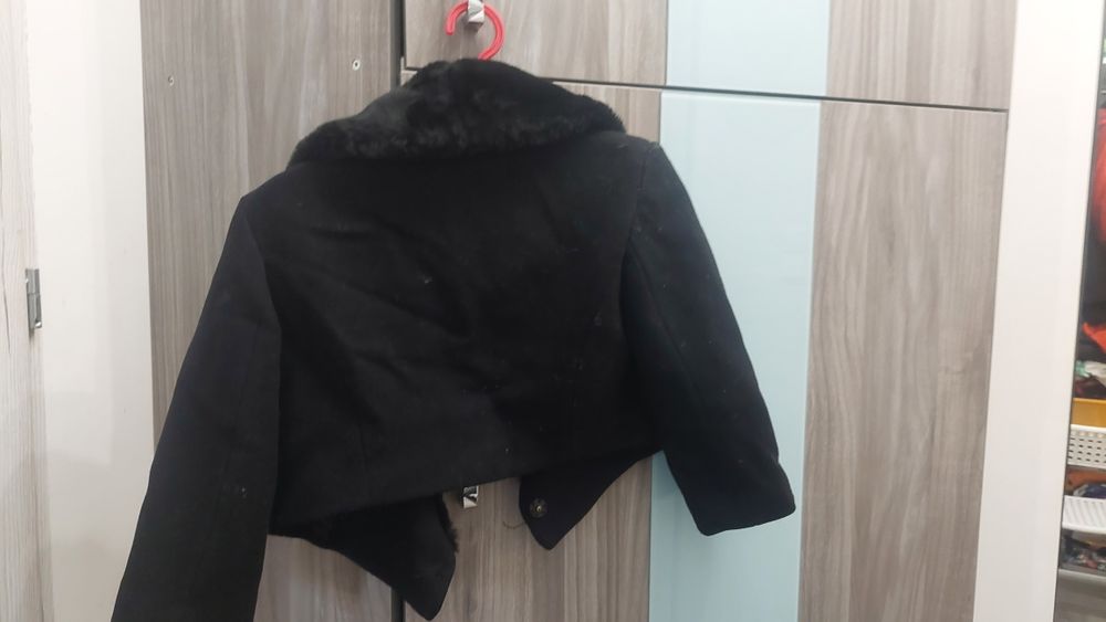 Czarne bolerko futerko eleganckie z futrem S