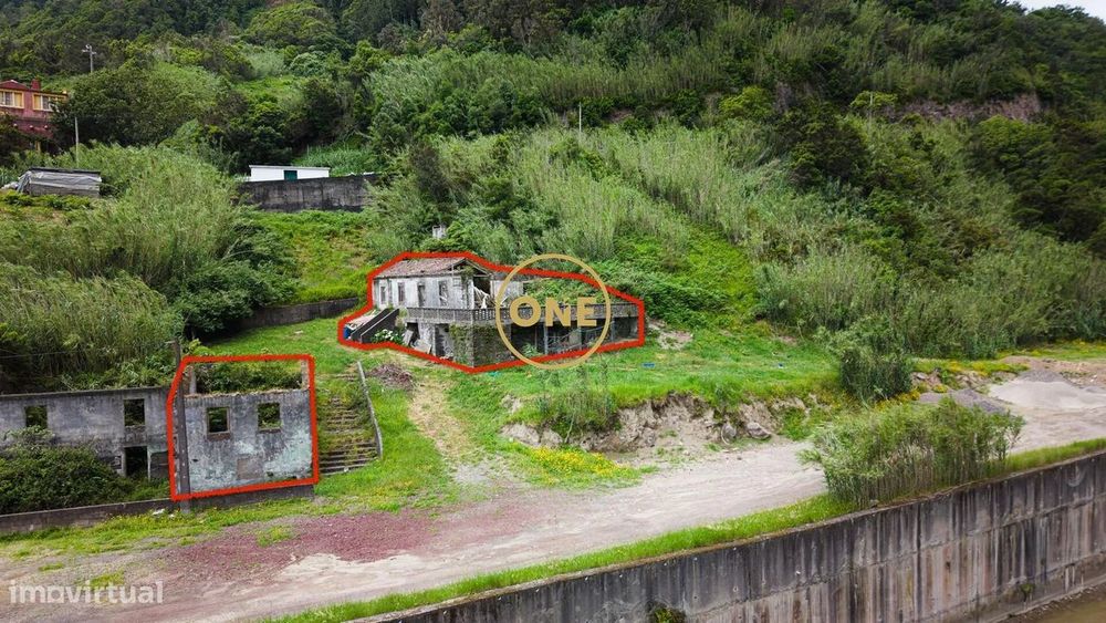 Conjunto de 2 Moradias T2 e 4 Terrenos Rústicos — Ribeira Quente