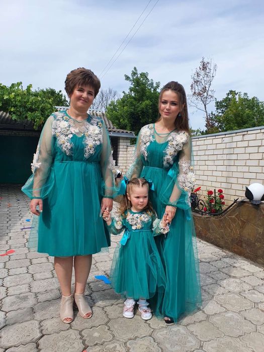 Продам гарний Фемелі Лук для дівчат