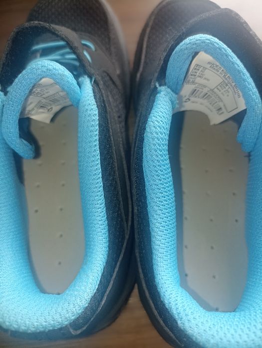 Кросівки фірми decathlon
