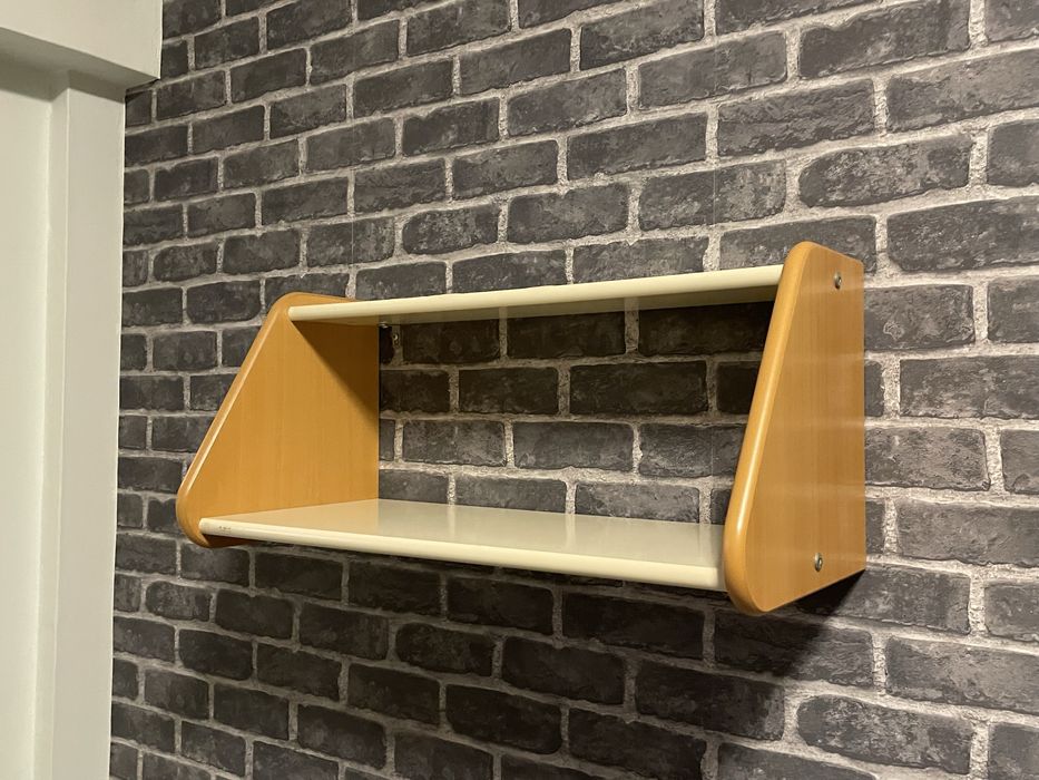 Prateleira de madeira