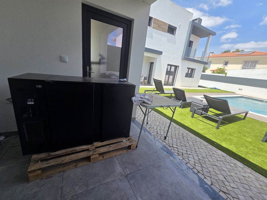 Espaço com piscina e BBQ para eventos