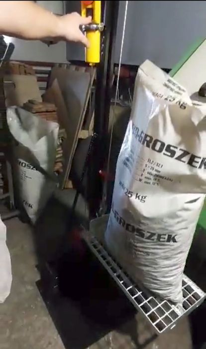 Winda, podnośnik do zasypu pieca ekogroszek, pellet