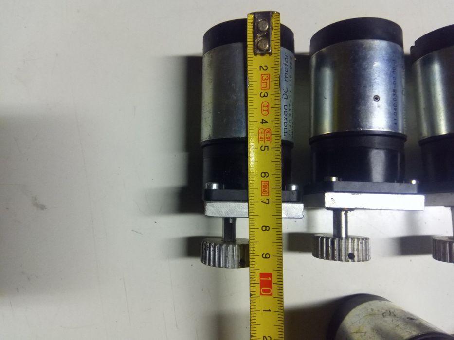 Motor 12v com redutora marca maxon suiça  com aproximadamente 60 rpm