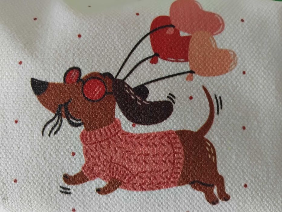 Necessaire com cão e corações