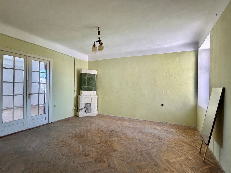Торг! Продам 2-кімнатну квартиру в самому центрі міста по вул. Богдана Хмельницького