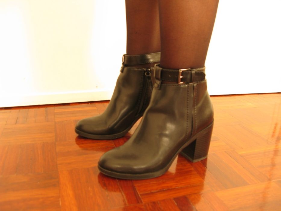 Botins / Botas Baixas de Senhora Núm. 36 Stradivarius