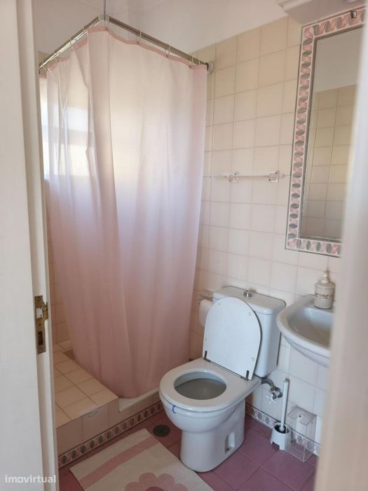 Quarto - localizado em Setubal