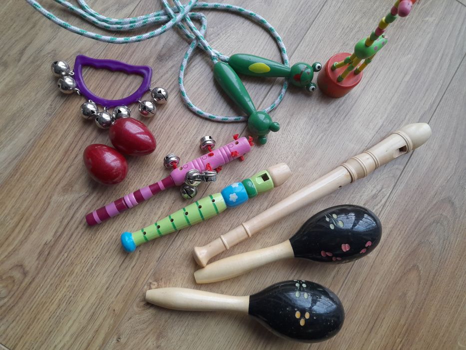 Drewniane instrumenty muzyczne dla dzieci flet marakasy dzwonki