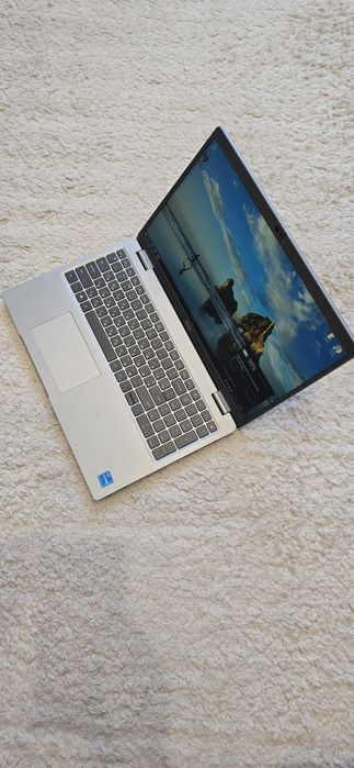 Vând Laptop Dell Latitude 5520 cu procesor Intel Core i5-1135G7