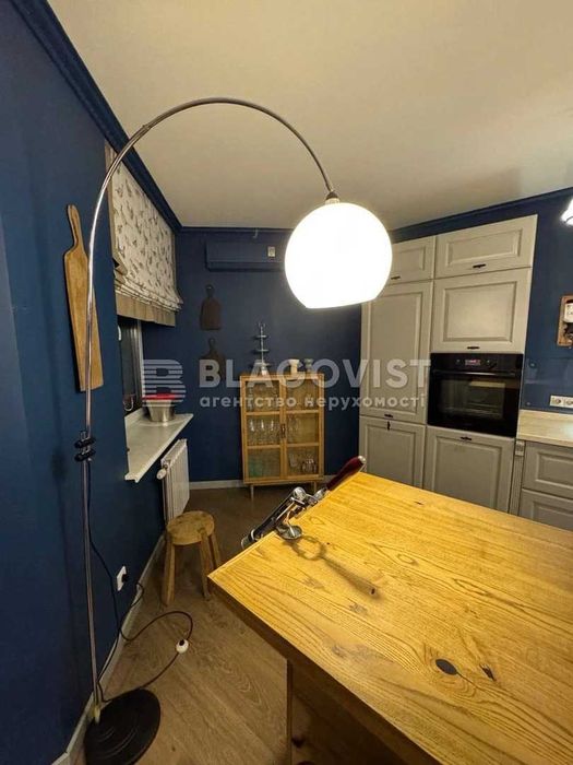 Простора 2-кімнатна квартира 95 м² біля метро Вирлиця, м.Харківська