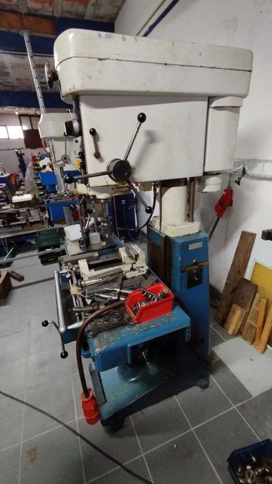 Máquina de Furar HAHN & KOLB Industrial