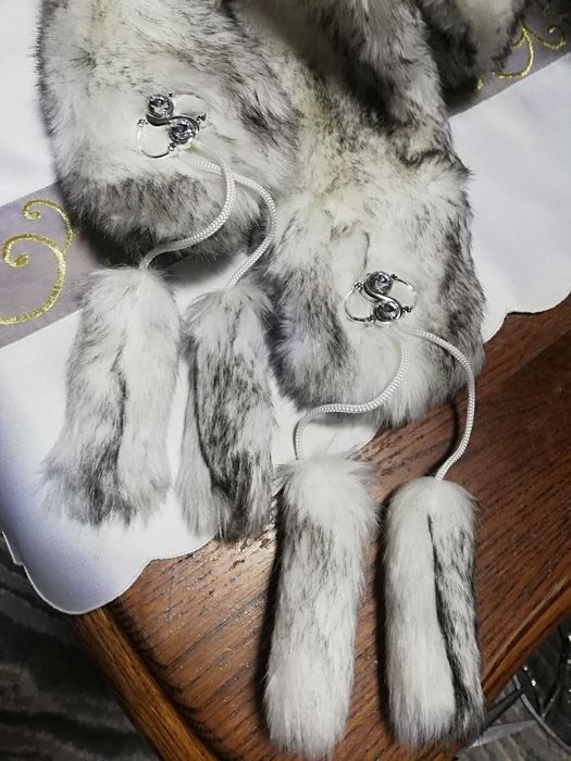 Super ciepła czapka uszatka pompony + piękne zdobienia