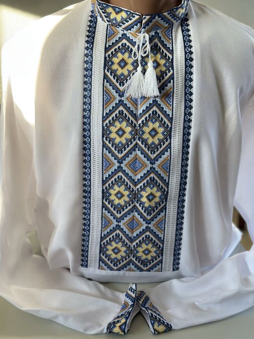 Вишиванки ручноі роботи