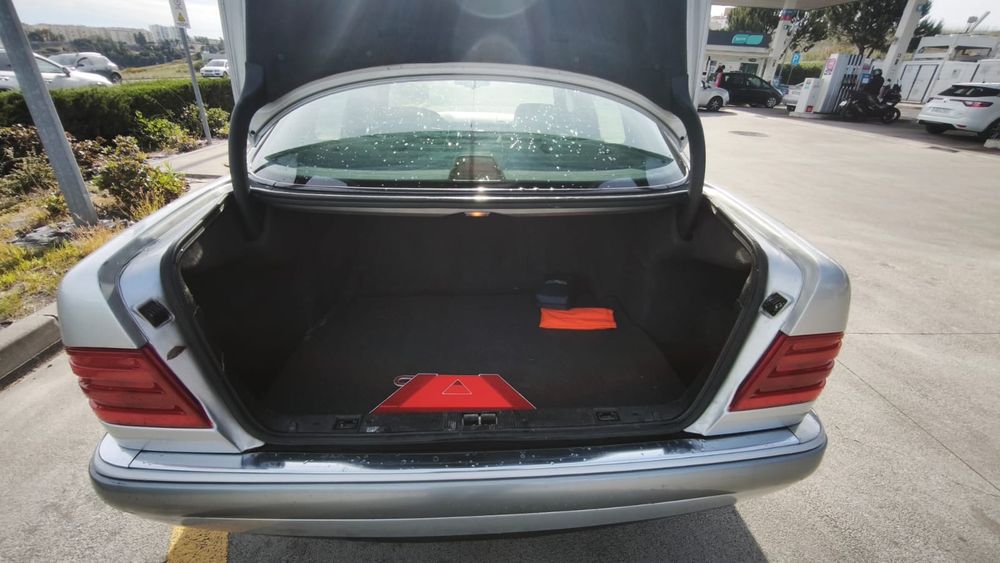 Mercedes Benz E230