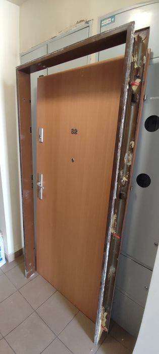 Drzwi wejściowe 90-ki Lewe