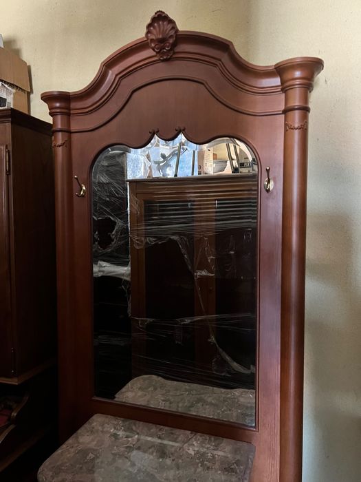 Vendo móvel de entrada em madeira com espelho e bengaleiro