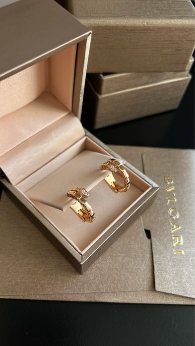 Прикраси аксесуари каблучка сережки BVLGARI Cartier Hermes