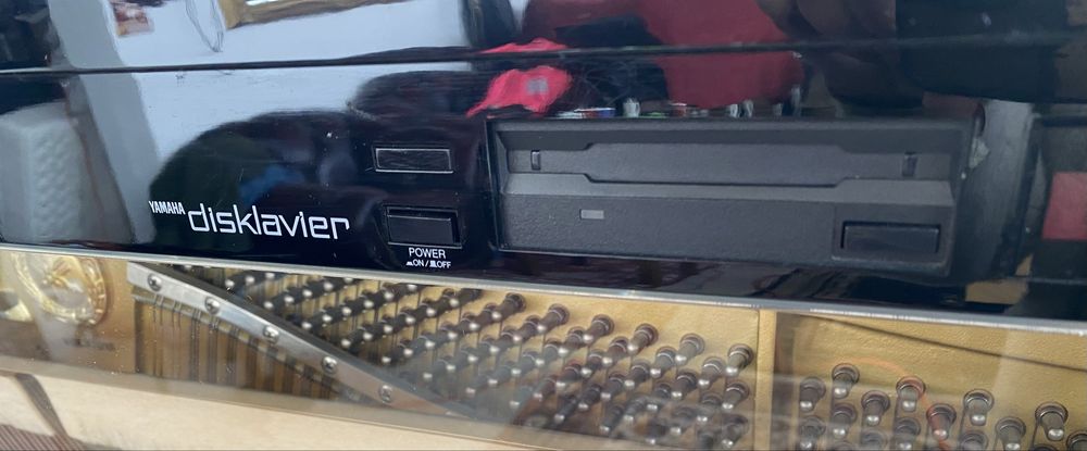 Piękne, czarne  pianino Yamaha MX100A