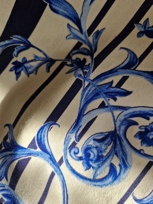 Midi rozkloszowana spódnica  w kwiaty XS