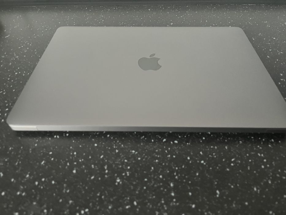 Macbook m1 8 gb ram dysk 256 gb
