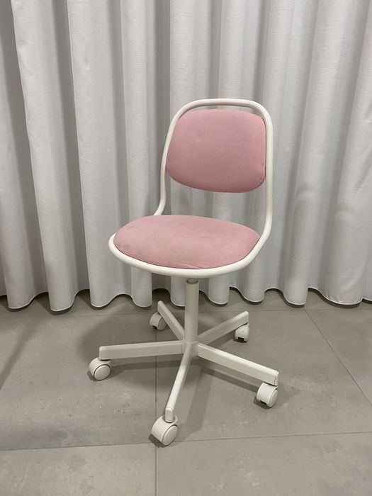Cadeira criança IKEA rosa com rodas