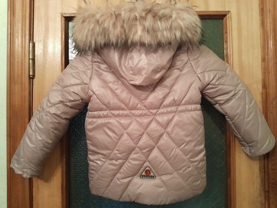 Куртка на дівчинку