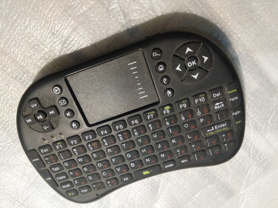 Колонки працюючі, клавіатури під ремонт.