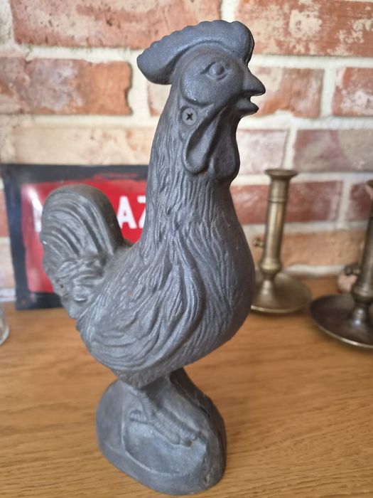 kogut żeliwny figura