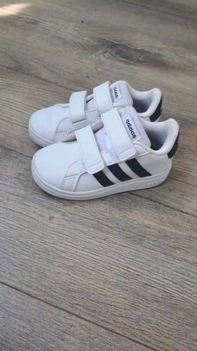 Кросівки оригінальні adidas