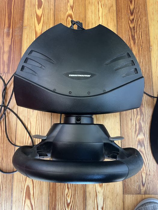 Thrustmaster T80 Volante e Pedais