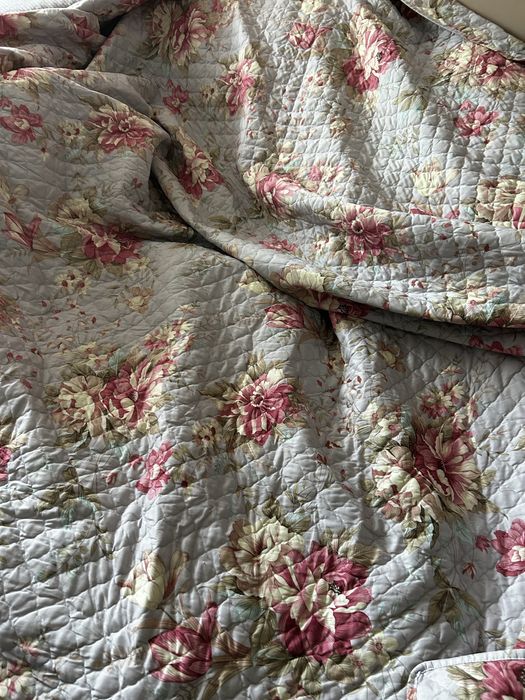 Bawelniana narzuta na lozko w kwiaty