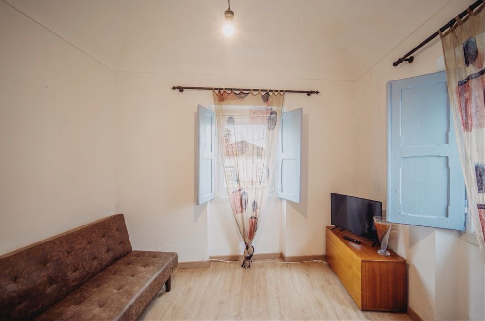 Vendo recheio de casa Cama colchao novo sofa e comoda