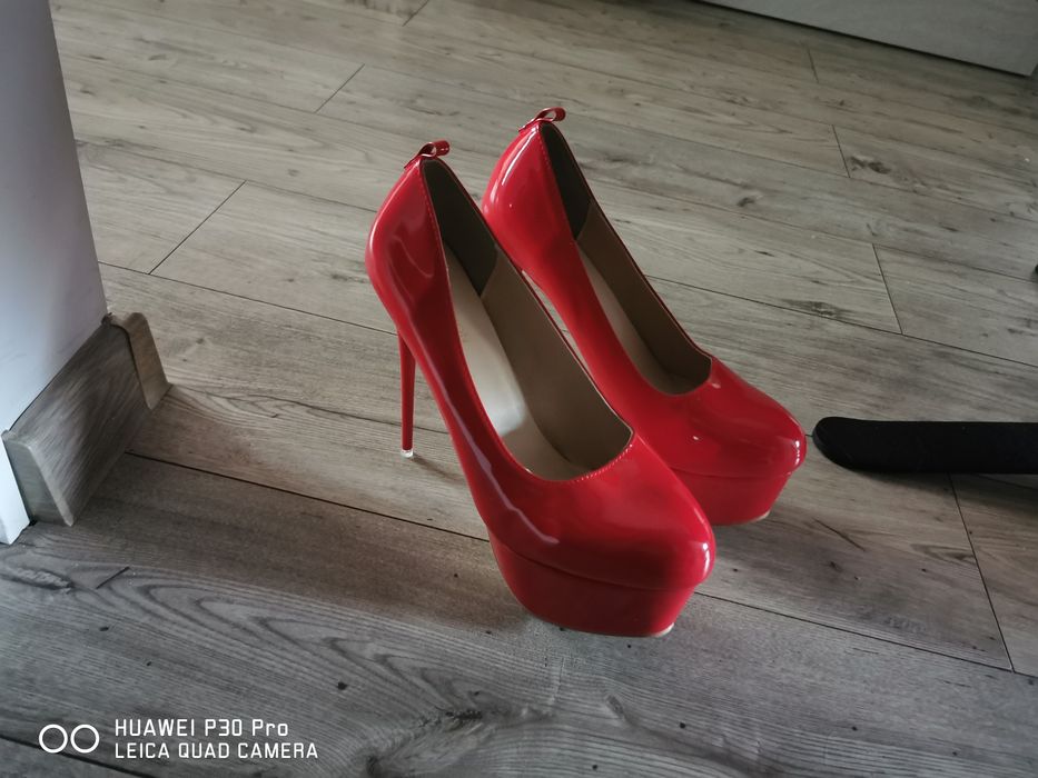 Czerwone szpilki lakierki r 45 Nowe wygodne