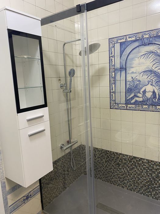 Apartamento T3  zona Ribeirinha  Baixa Banheira Frente as piscinas municipais , com AR Condicionado e todo mobilado e com cozinha totalmente equipada