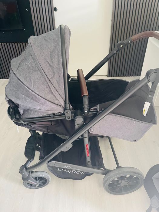 Carrinho de bebê pouco usado
