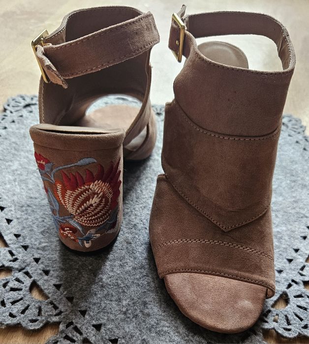 Buty z Kwiatem 36