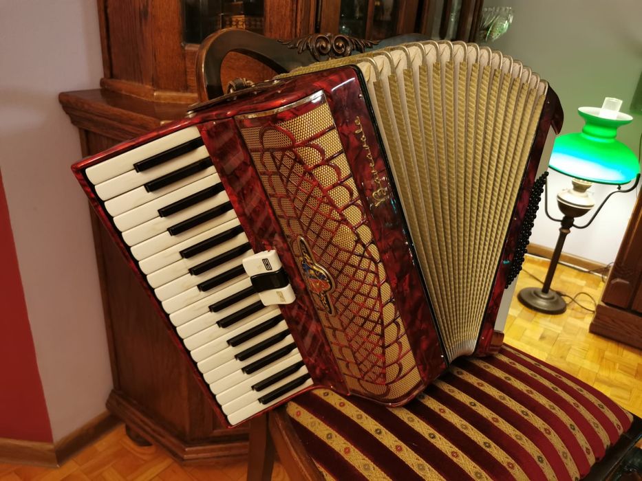 Akordeon Weltmeister Barcalore 72 basy z futerałem