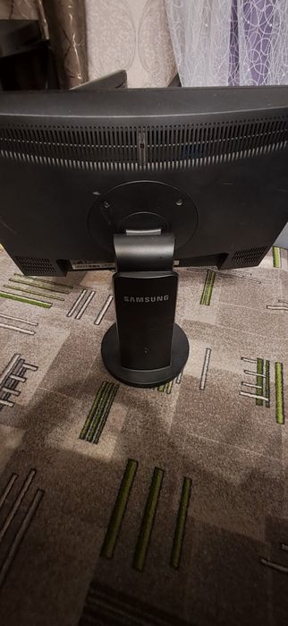 Крутий робочий монітор