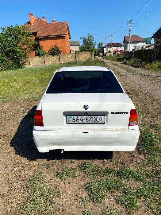 Опель кадет 1.8 на ходу седан  Opel cadet 1.8