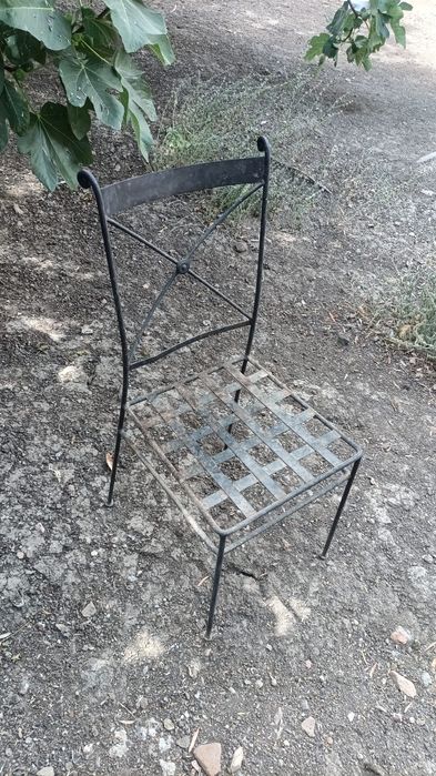 Cadeiras antigas em ferro