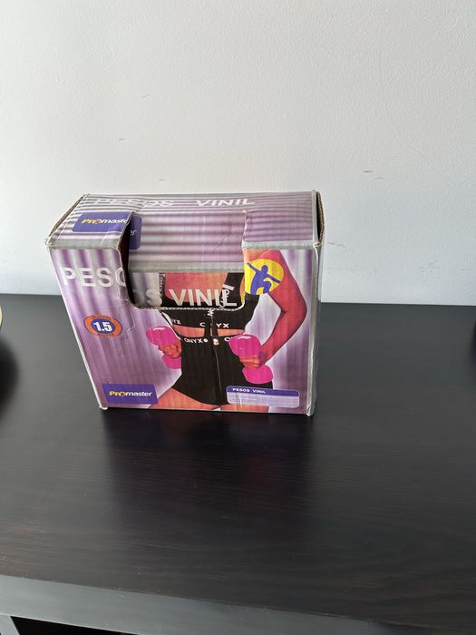 Halteres de 1.5kg e roda de abdominais