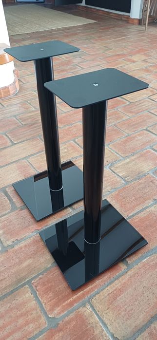Pés para colunas monitoras. Floor stand