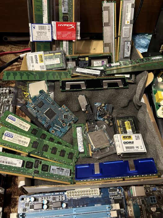Лот б/в оперативної пам’яті (RAM) для ПК та ноутбуків  DDR3 і DDR2