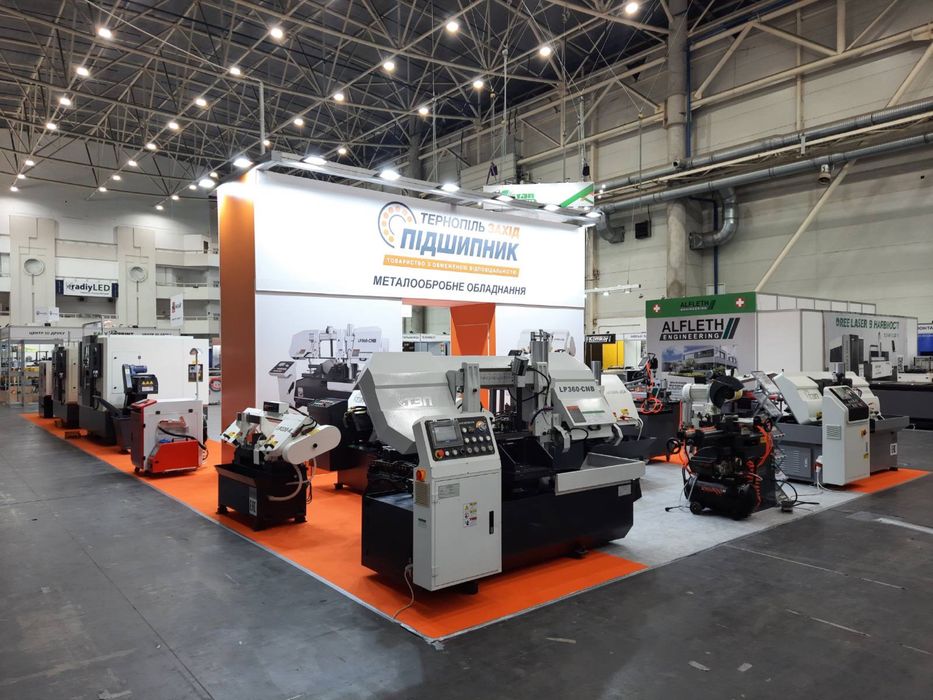 Станок токарний з ЧПК