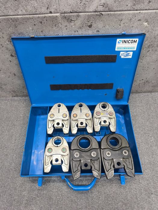 Zestaw opasek U w metalowym kufrze UPONOR