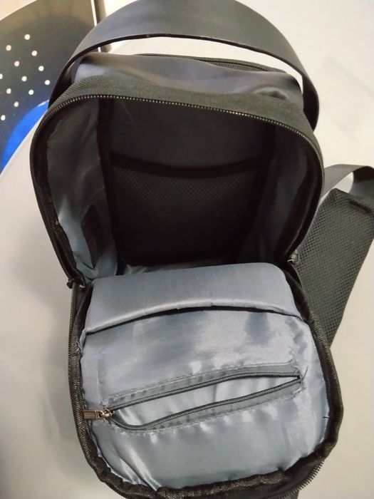 Bolsade couro semi novo  e outras